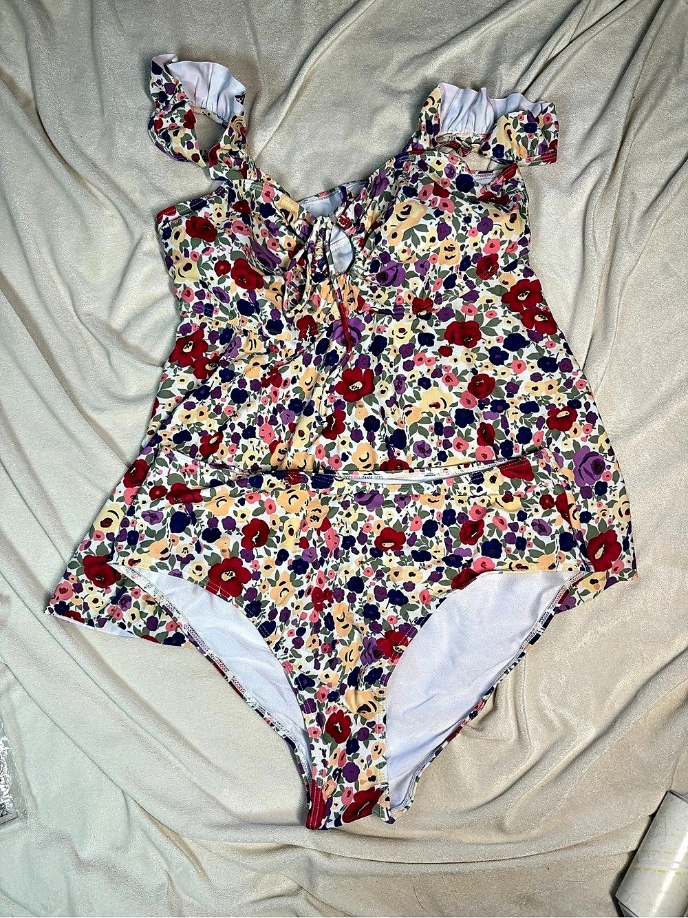 Floral One Piece in Multicolor XL NWT
